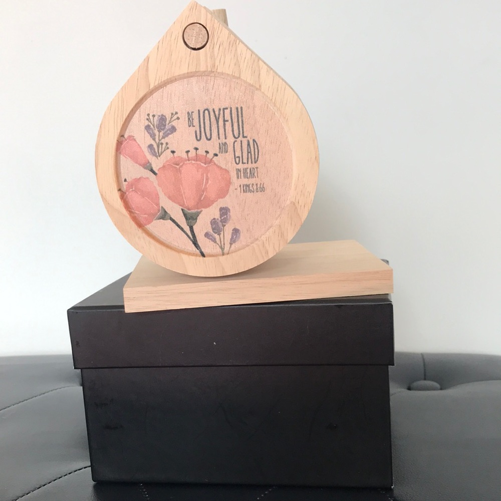 M2O wooden coaster set.